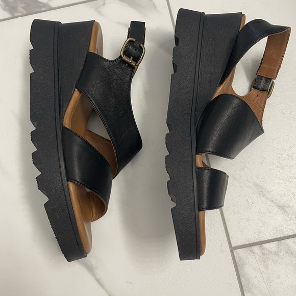 MWOT Bueno Jianna Black Platform Leather Sandals with Adjustable Ankle Strap - Picture 2 of 13